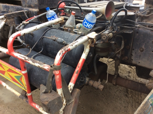 สิบล้อหัวลากISUZU เครื่องEK100เกียร์อินตั้นเครื่องฟิตใหม่(เฉพาะหัว)