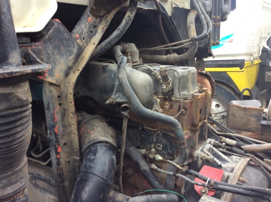 สิบล้อหัวลากISUZU เครื่องEK100เกียร์อินตั้นเครื่องฟิตใหม่(เฉพาะหัว)