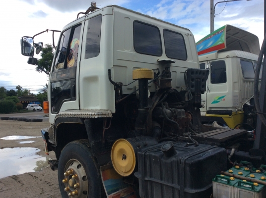 สิบล้อหัวลากISUZU เครื่องEK100เกียร์อินตั้นเครื่องฟิตใหม่(เฉพาะหัว)