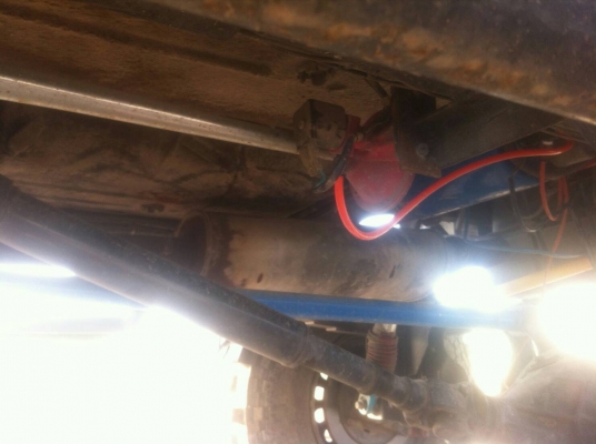 รถยนต์ ยี่ห้อ JEEP 6 สูบ ใช้ได้ทั้งแก๊สและเบนซิน รถยนต์ ยี่ห้อ JEEP 6 สูบ ใช้ได้ทั้งแก๊สและเบนซิน