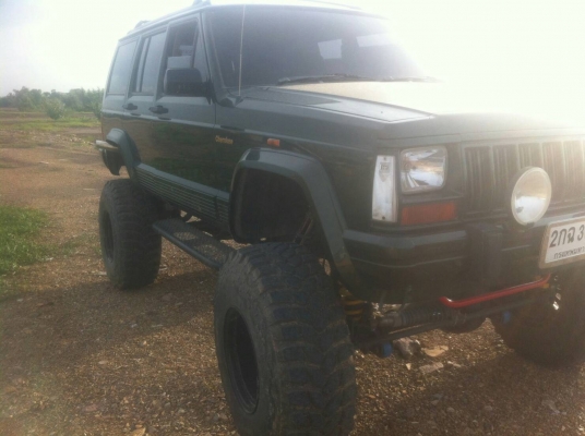 รถยนต์ ยี่ห้อ JEEP 6 สูบ ใช้ได้ทั้งแก๊สและเบนซิน รถยนต์ ยี่ห้อ JEEP 6 สูบ ใช้ได้ทั้งแก๊สและเบนซิน