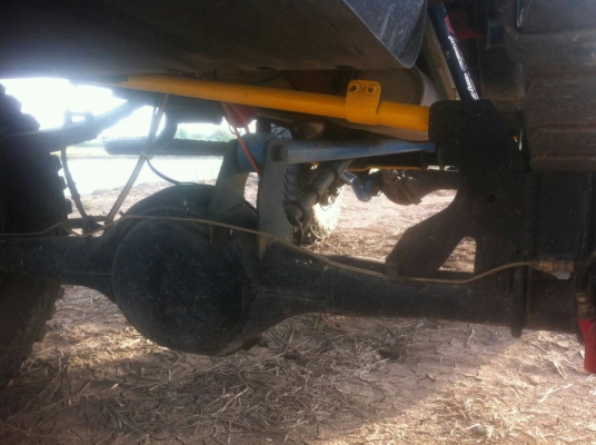 รถยนต์ ยี่ห้อ JEEP 6 สูบ ใช้ได้ทั้งแก๊สและเบนซิน รถยนต์ ยี่ห้อ JEEP 6 สูบ ใช้ได้ทั้งแก๊สและเบนซิน