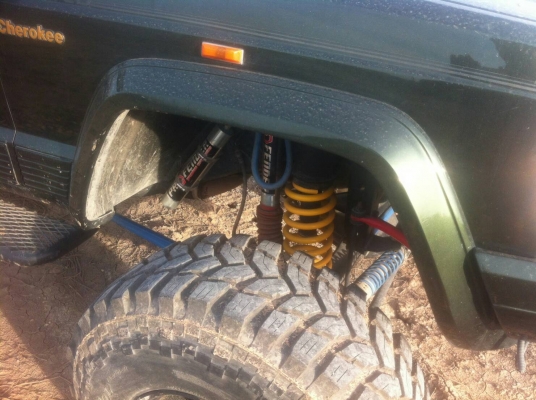 รถยนต์ ยี่ห้อ JEEP 6 สูบ ใช้ได้ทั้งแก๊สและเบนซิน รถยนต์ ยี่ห้อ JEEP 6 สูบ ใช้ได้ทั้งแก๊สและเบนซิน