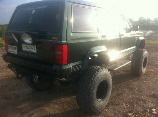 รถยนต์ ยี่ห้อ JEEP 6 สูบ ใช้ได้ทั้งแก๊สและเบนซิน รถยนต์ ยี่ห้อ JEEP 6 สูบ ใช้ได้ทั้งแก๊สและเบนซิน