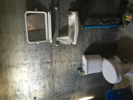 ขายถูกตู้คอนเทนเนอร์พร้อมใช้งานเป็นอะลูมิเนียมขนาดใหญ่ประมาณ 6-7 เมตรซื้