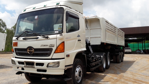 ขาย หัวลากhino mega 320 ปี51  มีทั้งหัว หาง  ราคาไม่แรง  ต่อลองได้ ครับ ไฟแนนซ์มีให้ รถสวย ยางเต็มหมดพร้อมใช้งาน