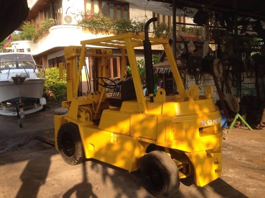 ขายรถโฟ็คลิทโคมัสสุ3.5ตัน งาสไลด์ สภาพสวยพร้อมใช้งานครับ ขาย 185000 บาท โทร 0924541395 พรสักสิทธิ์