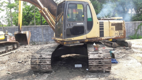 ขายรถขุดPC200-6 ถูกตามสภาพ ไฟฟ้าครบแอร์เย็น