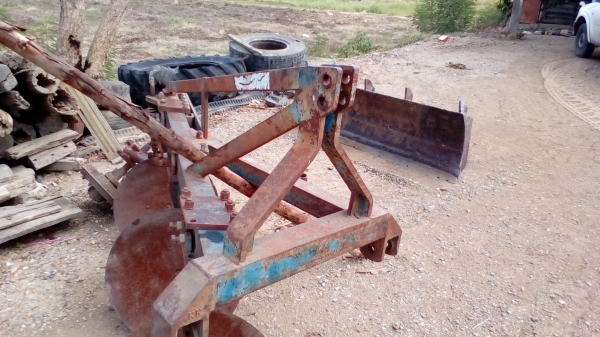 ขายรถไถฟอรด็2คัน6610  4*4คานหน้าคาลาโล่เกียกางแท้ขาย450000  คัน6600ที3มีเล่มพร้อมราคา330000รถ10ล้อเพลาเดียวเครื่องร็อคกี้ขาย195000