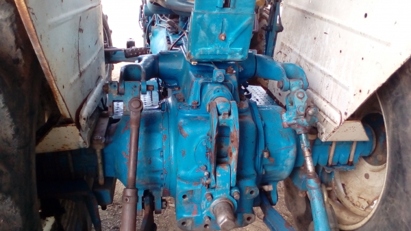 ขายรถไถฟอรด็2คัน6610  4*4คานหน้าคาลาโล่เกียกางแท้ขาย450000  คัน6600ที3มีเล่มพร้อมราคา330000รถ10ล้อเพลาเดียวเครื่องร็อคกี้ขาย195000