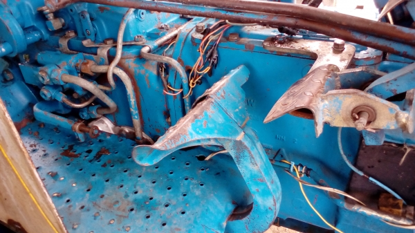 ขายรถไถฟอรด็2คัน6610  4*4คานหน้าคาลาโล่เกียกางแท้ขาย450000  คัน6600ที3มีเล่มพร้อมราคา330000รถ10ล้อเพลาเดียวเครื่องร็อคกี้ขาย195000