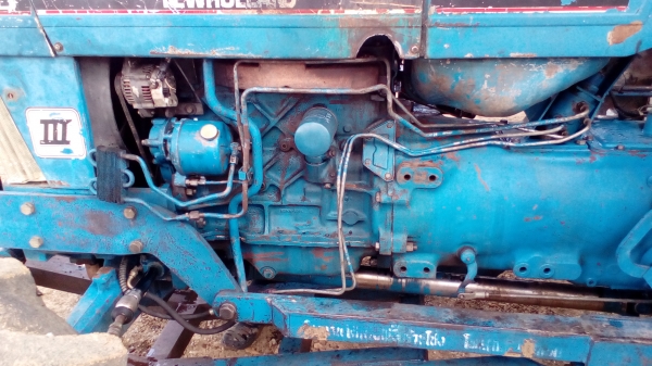 ขายรถไถฟอรด็2คัน6610  4*4คานหน้าคาลาโล่เกียกางแท้ขาย450000  คัน6600ที3มีเล่มพร้อมราคา330000รถ10ล้อเพลาเดียวเครื่องร็อคกี้ขาย195000