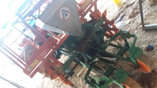 เครื่องปลูกอ้อยร่องคู่kmtสภาพใหม่