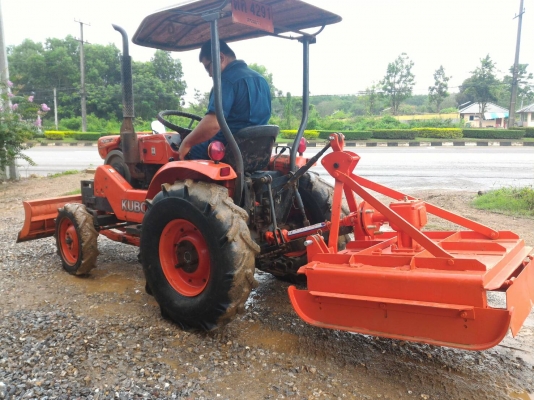 ขายรถไถ KUBOTA KRT140 พร้อมอุปกรณ์ ดันหน้า แะตัวตัดหญ้าใหม่ ราคา 120,000 DC Tractor Rayong  0818618678,0899347475