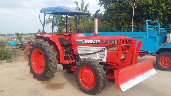 จัดส่งพี่ จ.สุพรรณบุรี ขอบคุณครับ ขายรถไถคูโบต้า 26แรงDT ขับเคลื่อน4ล้อ พร้อมใบดันดิน พร้อมผาน5 พร้อมใช้งาน จัดส่งพี่ จ.สุพรรณบุรี ขอบคุณครับ ขายรถไถคูโบต้า 26แรงDT ขับเคลื่อน4ล้อ พร้อมใบดันดิน พร้อมผาน5 พร้อมใช้งาน