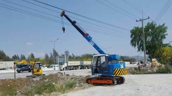 ขายรถเครนตีนตะขาบ  5  ตัน  เครื่องดี  เอวแน่น ใช้งานได้ทันที