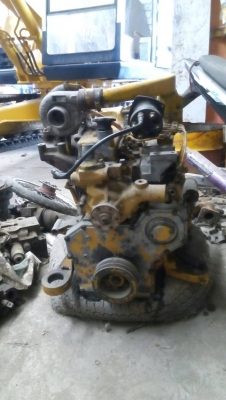 ขายเครื่องรถแมคโค PC-200-5  6-D 95-L และเครื่องPC-120-5  4-D 95 สภาพสวยรับประกันเสื้อสูบไม่มีรอยเย็บ