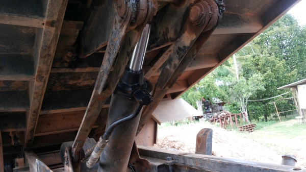 รถอีซูซุ 6 ล้อดั้ม FTR  240 แรงม้า. ปี 54. ( รถวิ่ง 26x,xxx กม. )     สนใจติดต่อ  081 - 6079515