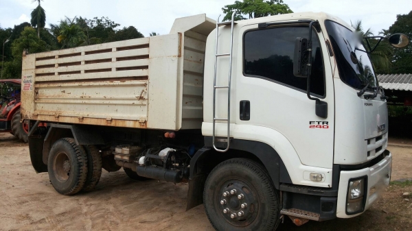 รถอีซูซุ 6 ล้อดั้ม FTR  240 แรงม้า. ปี 54. ( รถวิ่ง 26x,xxx กม. )     สนใจติดต่อ  081 - 6079515