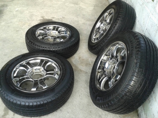 ขอบ17นิ้ว6รู พร้อมยาง สวยๆ 4 ล้อ ราคา 7800 บาท