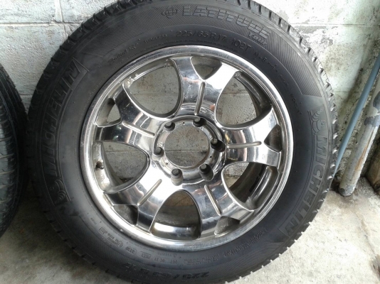 ขอบ17นิ้ว6รู พร้อมยาง สวยๆ 4 ล้อ ราคา 7800 บาท