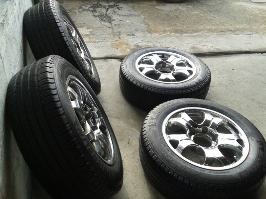 ขอบ17นิ้ว6รู พร้อมยาง สวยๆ 4 ล้อ ราคา 7800 บาท