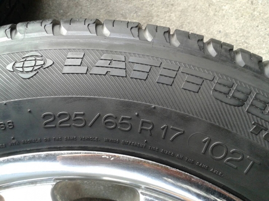 ขอบ17นิ้ว6รู พร้อมยาง สวยๆ 4 ล้อ ราคา 7800 บาท