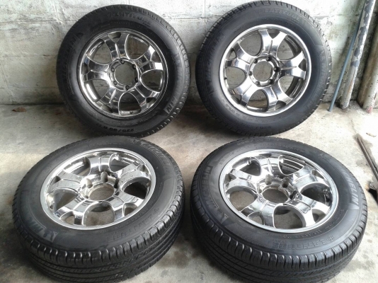 ขอบ17นิ้ว6รู พร้อมยาง สวยๆ 4 ล้อ ราคา 7800 บาท