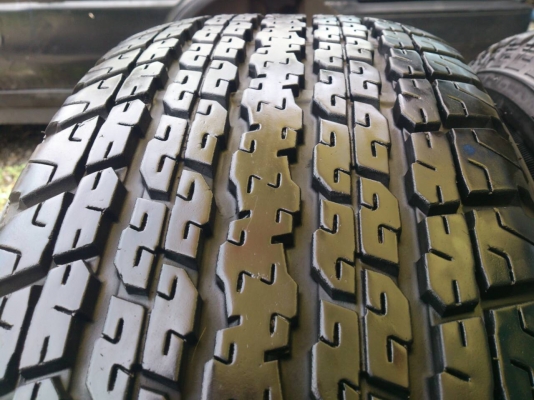 ขายยาง บริดสโตน 255/65R17  ปี15 ดอกยางหนาสวยสดไม่แตกลายไม่ร้าว จำนวน 1 ชุด