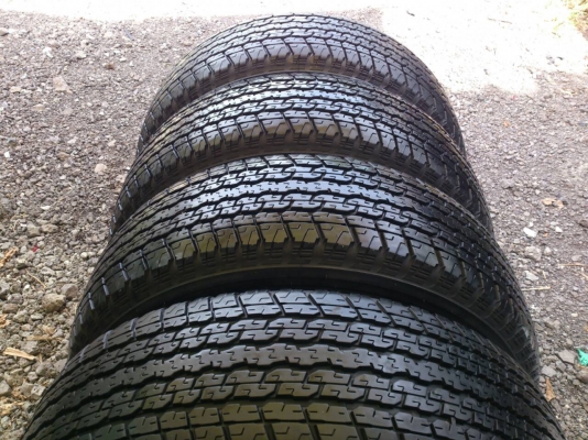 ขายยาง บริดสโตน 255/65R17  ปี15 ดอกยางหนาสวยสดไม่แตกลายไม่ร้าว จำนวน 1 ชุด