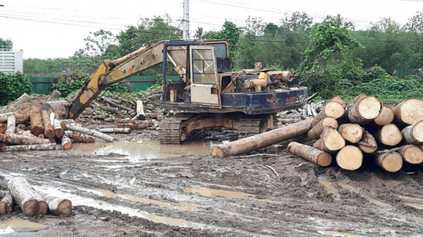 ขายรถแบคโฮ KOMATSU PC60-5 มีที่คีปไม้กับบุ้งกี๋ ราคา 350000