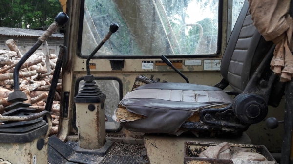 ขายรถแบคโฮ KOMATSU PC60-5 มีที่คีปไม้กับบุ้งกี๋ ราคา 350000