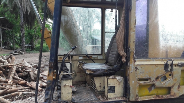 ขายรถแบคโฮ KOMATSU PC60-5 มีที่คีปไม้กับบุ้งกี๋ ราคา 350000