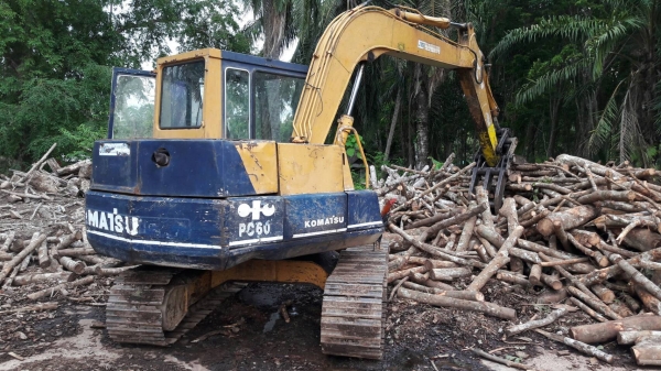 ขายรถแบคโฮ KOMATSU PC60-5 มีที่คีปไม้กับบุ้งกี๋ ราคา 350000