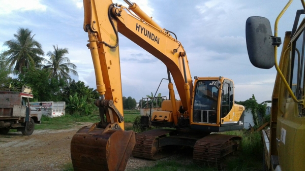 ขายด่วนรถแบคโฮHYUNDAI.220..95..รถทำงานได้4พ้นกั่วชั่วโมง