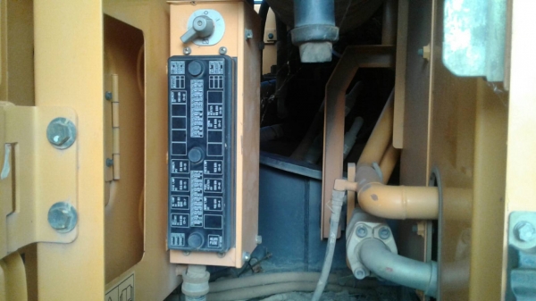 ขายด่วนรถแบคโฮHYUNDAI.220..95..รถทำงานได้4พ้นกั่วชั่วโมง