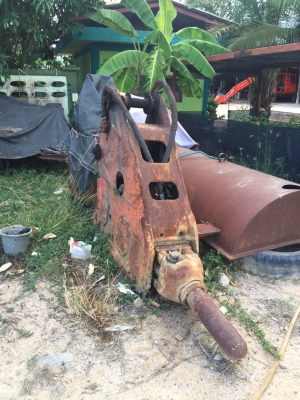 ขายหัวกระแทกใส่กับรถแบคโฮขนาด 200 ขายเหมา 2 หัวราคา 150000