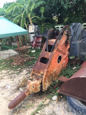 ขายหัวกระแทกใส่กับรถแบคโฮขนาด 200 ขายเหมา 2 หัวราคา 150000
