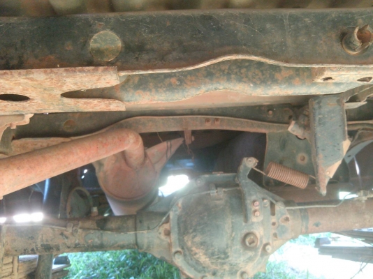 แชสซี Nissan Big-M ช่วงยาว  จอโค้ง  พร้อมช่วงล่าง