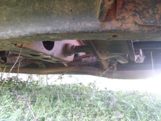 แชสซี Nissan Big-M ช่วงยาว  จอโค้ง  พร้อมช่วงล่าง