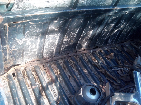 ลูกกระบะ Nissan Big-M ช่วงยาว บังโคลนโป่ง อยู่อุบลฯ