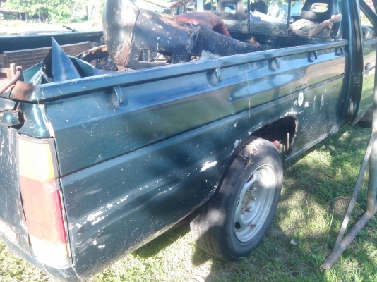 ลูกกระบะ Nissan Big-M ช่วงยาว บังโคลนโป่ง อยู่อุบลฯ