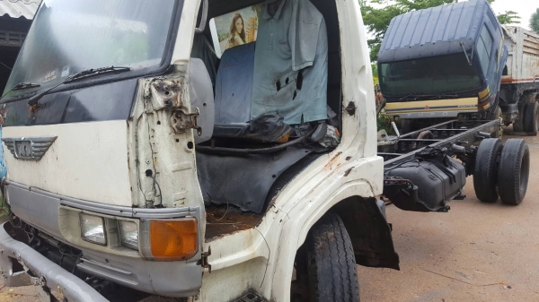 ฮีโน FC2Wเครื่องWO 120แรง มีปะตูไห้ครบภาษีไม่ขาดเล่มทะเบียนชุดโอนครบ