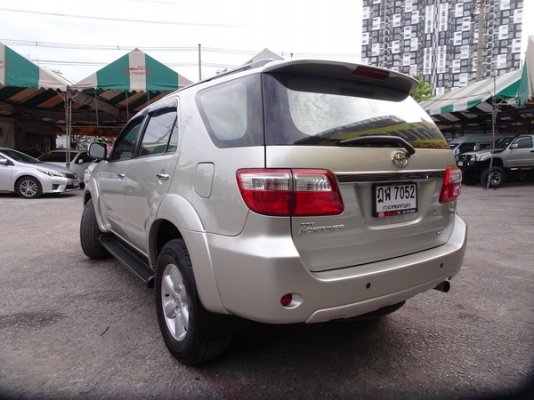 TOYOTA FORTUNER 3.0 V 2WD AT ปี 2010
