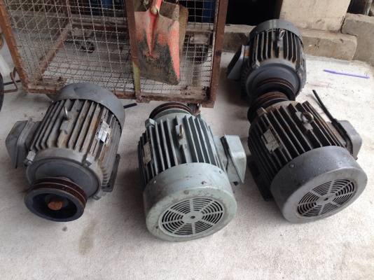 ( เหลือ 1 ตัวครับ )ขายมอเตอร์ Hitachi 7.5HP. 380V 1450rpm. เพลา 38mm. สภาพสวย วิ่งนิ่ม พร้อมใช้งาน มี 4 ตัวครับ