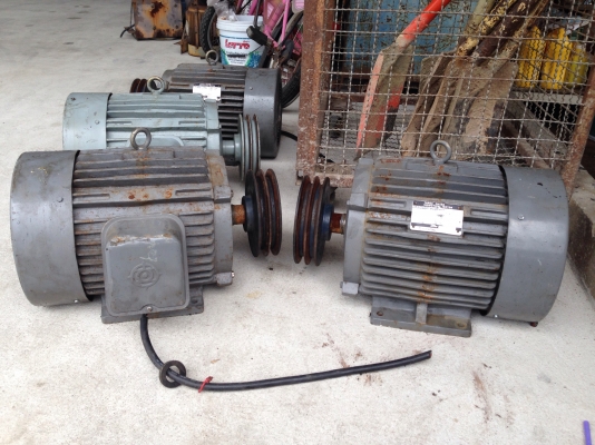 ( เหลือ 1 ตัวครับ )ขายมอเตอร์ Hitachi 7.5HP. 380V 1450rpm. เพลา 38mm. สภาพสวย วิ่งนิ่ม พร้อมใช้งาน มี 4 ตัวครับ