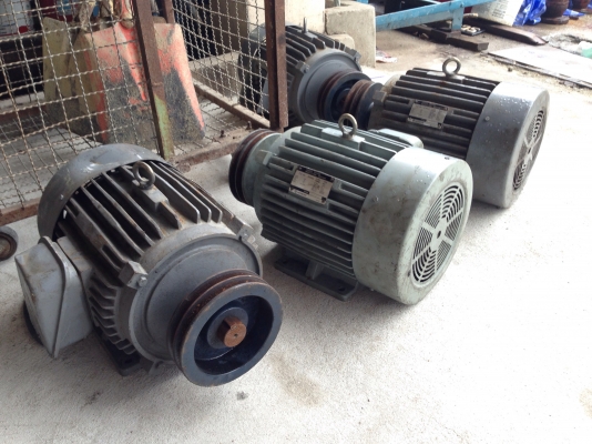 ( เหลือ 1 ตัวครับ )ขายมอเตอร์ Hitachi 7.5HP. 380V 1450rpm. เพลา 38mm. สภาพสวย วิ่งนิ่ม พร้อมใช้งาน มี 4 ตัวครับ