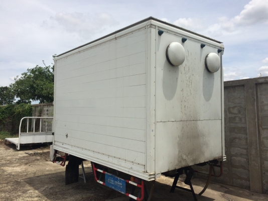 ขายตู้4ล้อ ประตู 3บาน ยาว3เมตร สูง1.84เมตร กว้าง1.67เมตร คัชซีกว้าง80เซนติเมตร