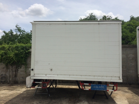 ขายตู้4ล้อ ประตู 3บาน ยาว3เมตร สูง1.84เมตร กว้าง1.67เมตร คัชซีกว้าง80เซนติเมตร