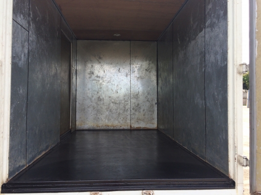 ขายตู้4ล้อ ประตู 3บาน ยาว3เมตร สูง1.84เมตร กว้าง1.67เมตร คัชซีกว้าง80เซนติเมตร